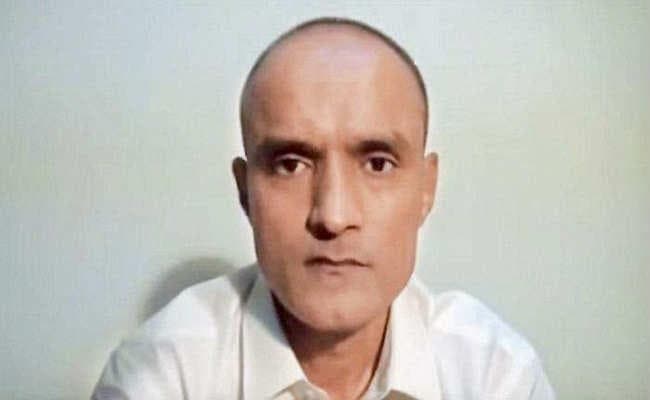 पाकिस्तानी रक्षा मंत्री ने कहा, कुलभूषण के पास 60 दिनों में अपील करने का अधिकार