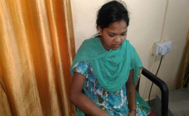 गोड्डा में दो महिला नक्सली ने किया आत्मसमर्पण