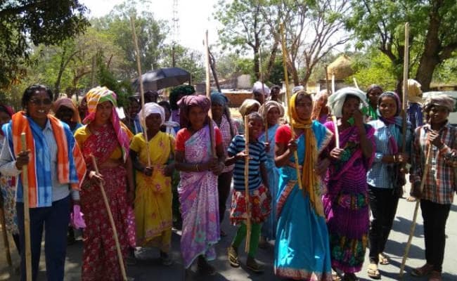 प्राचीन परंपरा के अनुसार जारी प्रखंड की महिलाओं ने 12 वर्षों बाद किया जनी शिकार