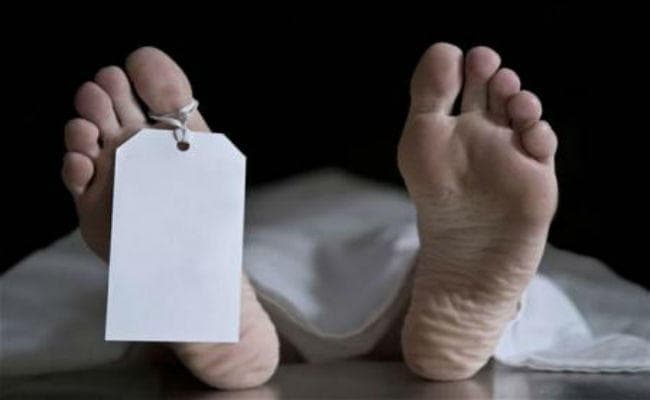 पिता के शव को छोड़ कर भाग गये बेटे-बहू