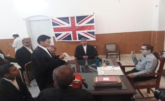 VIDEO : 100 साल बाद एक बार फिर ‘गांधी जी’ मिले मुजफ्फरपुर के कठोर कमिश्नर मोर्सहेडको से