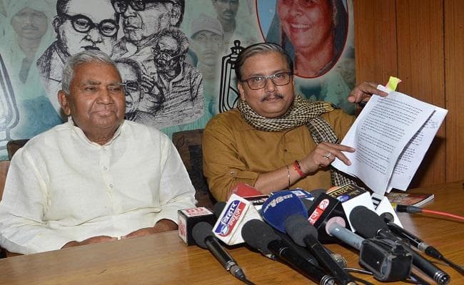 #BIHAR/मिट्टी और मॉल घोटाला : RJD का पलटवार, कहा- सुशील मोदी खुद बेनामी संपत्ति के मालिक