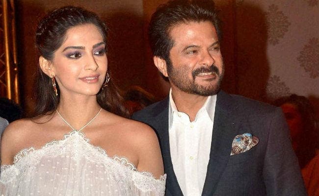 फेयरनेस क्रीम बहस: सोनम और अभय के ट्विटर वॉर से अनिल कपूर ने किया किनारा