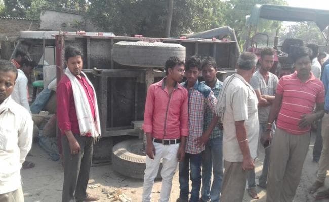 वैशाली : महुआ में ट्रैक्टर से कुचल देवर-भाभी की मौत, 4 घंटे सड़क जाम