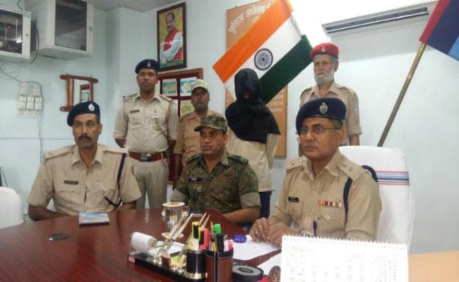 सिमडेगा : बानो थाना क्षेत्र से पीएलएफआइ के दो समर्थक गिरफ्तार