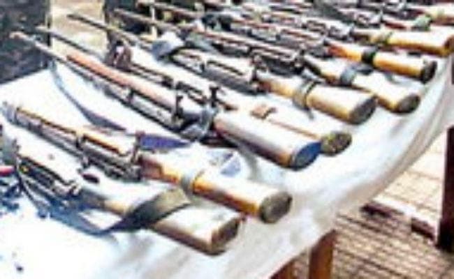 गुमला :  रेहलदाग जंगल से फिर मिला हथियारों का जखीरा, छापेमारी  अभियान जारी