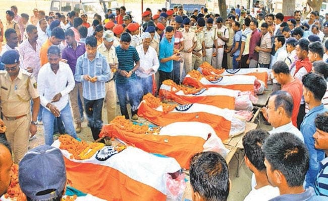 बिहार : सीतामढ़ी में कैदी वैन व ट्रक की टक्कर, 7 पुलिसकर्मी और एक हार्डकोर नक्सली की मौत