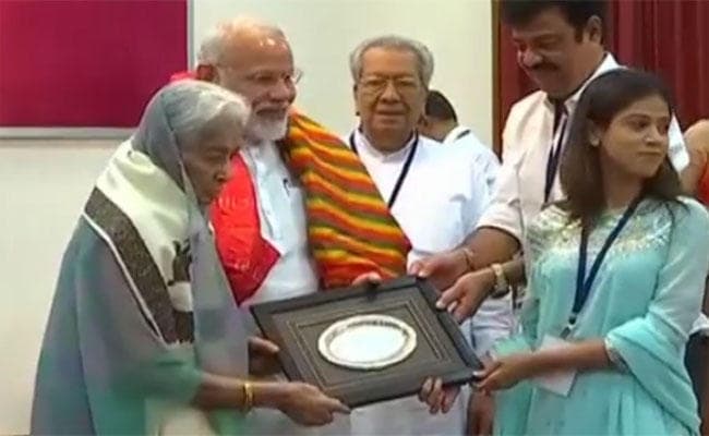 प्रधान मंत्री नरेंद्र मोदी स्वतंत्रता सेनानियों के परिवार के सदस्यों से मुलाकात की