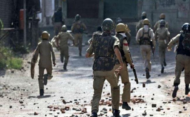 BSFजवान की गोलीबारी में युवक की मौत को लेकर कश्मीर में अलगाववादियों का हडताल, जनजीवन प्रभावित