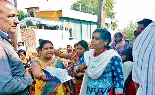 शराब दुकान खोलने का किया विरोध