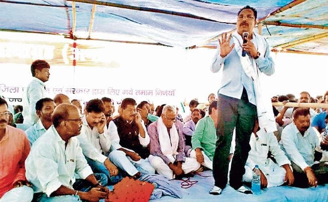 सरकार व प्रशासन समझौता करे, तभी खत्म करेंगे अनशन