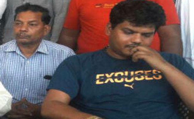 नीरज सिंह हत्याकांड : एकलव्य ने चाची कुंती पर उठाये सवाल, कहा - घड़ियाली आंसू बहा रही हैं वे