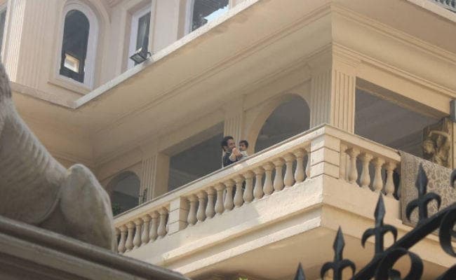 बेटे लक्ष्‍य संग ''गोलमाल 4'' के सेट पर पहुंचे तुषार कपूर, देखें तस्‍वीर...