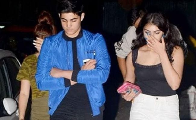 अक्षय कुमार के बेटे आरव ''खास दोस्‍त'' के साथ कैमरे में हुए कैद, वीडियो