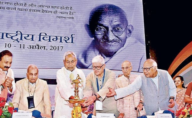 गांधी की ओर लौटते समाधान