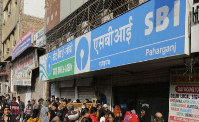 एसबीआइ ने दी थोड़ी राहत: स्मॉल व सैलरी अकाउंट में न्यूनतम बैलेंस जरूरी नहीं