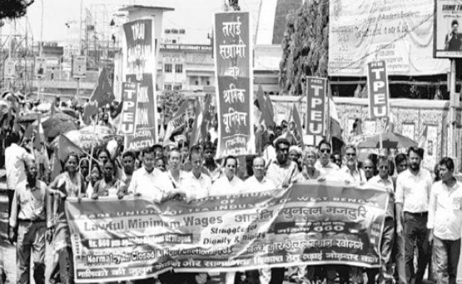 न्यूनतम मजदूरी के लिए चाय श्रमिकों का फूटा गुस्सा