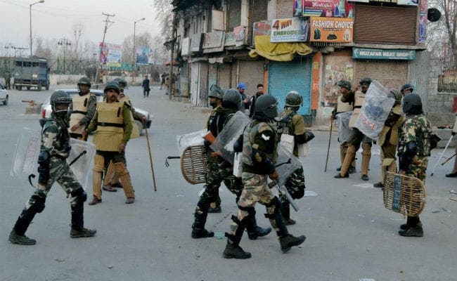 सुलग रहा जम्मू-कश्मीर, खुलेआम सड़कों पर घूम रहे आतंकी, सुरक्षाबलों के लिए बना सिरदर्द