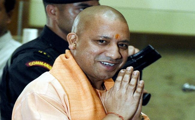 कैबिनेट बैठक के बाद योगी सरकार ने रात में लिए अहम फैसले, अखिलेश की स्मार्टफोन स्कीम रद्द