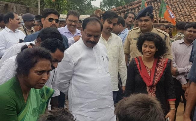 दुमका पहुंचे मुख्यमंत्री रघुवर दास, बाबूलाल की पार्टी झाविमो में लगायेंगे सेंध