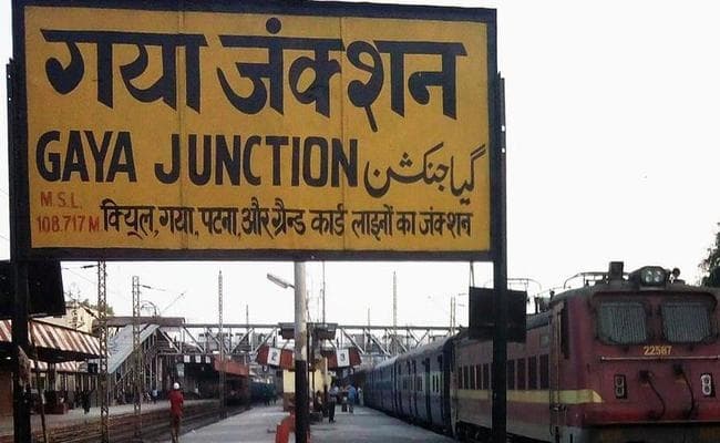 ट्रेन में दो एयर बैग से टुकड़ों में कटी युवती का शव बरामद, सिर गायब