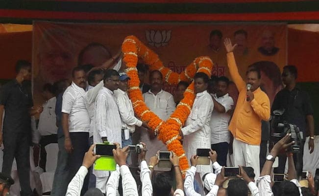 संताल परगना में रघुवर दास ने पूछा, कब तक शिबू सोरेन को ढोओगे?