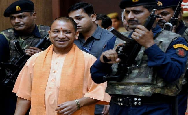 लाल बत्ती पर मोदी की चोट का योगी आदित्यनाथ ने किया स्वागत, ट्वीट कर बोले, हर भारतीय VIP