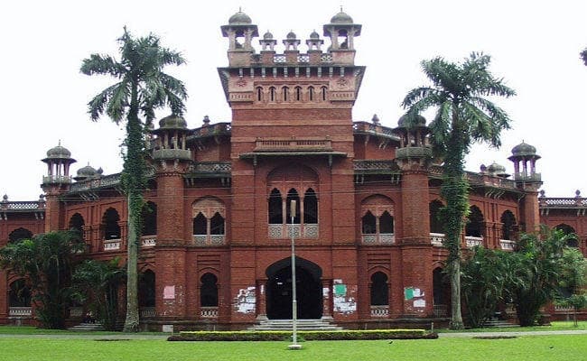 बांग्लादेश में हिंदू छात्रों को परोसा बीफ, कैंटीन पट्टेदार बरखास्त