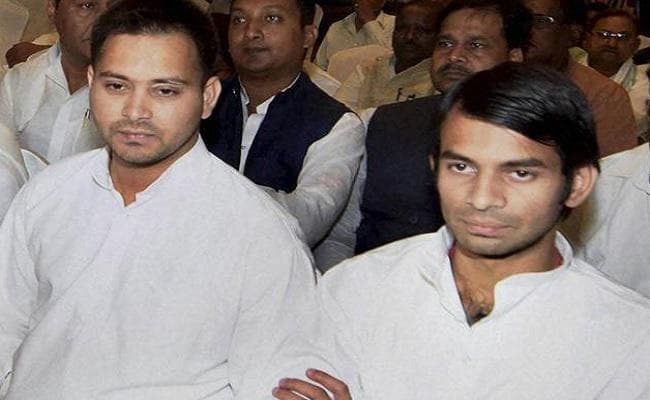 RJD सुप्रीमो लालू प्रसाद के दोनों पुत्र तेजस्वी और तेजप्रताप के खिलाफ पटना HC में जनहित याचिका दायर