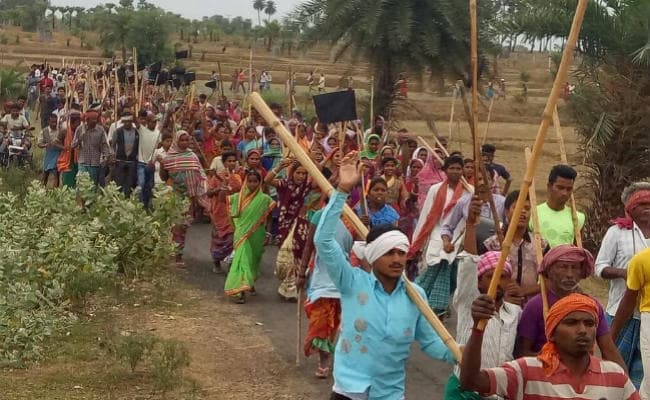 गोड्डा : अडाणी पावर प्लांट के समर्थन में रैयतों ने किया प्रदर्शन, विरोध में प्रदीप यादव ने निकाली रैली