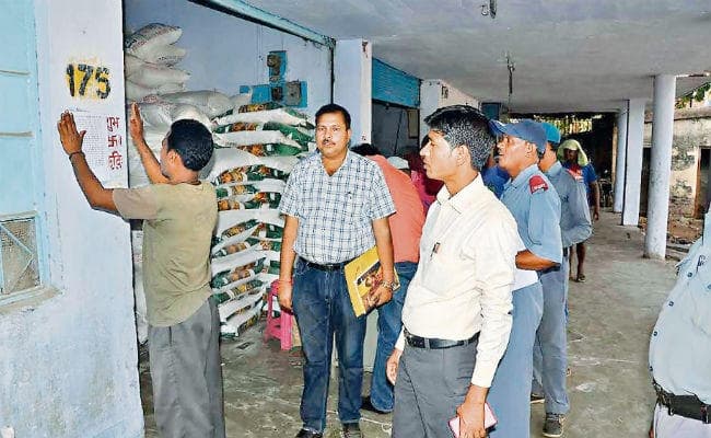 पंडरा और अपर बाजार का हाल बुरा,  दुकान खुल रहे, पर खरीदार नदारद