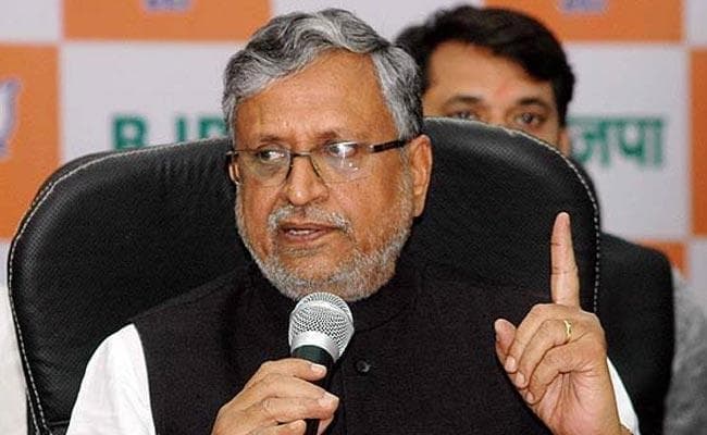 प्राथमिकी दर्ज कर सरकार करे कार्रवाई, हों बरखास्त