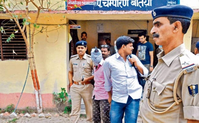 बिहार समेत 5 राज्यों में ऑपरेशन, साजिश रच रहे आइएस के 10 आतंकवादी पकड़ाये