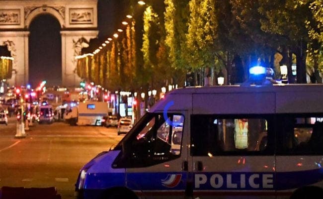 पेरिस में राष्ट्रपति चुनाव से पहले ''आतंकी हमला'', बंदूकधारी ने पुलिस बस को बनाया निशाना