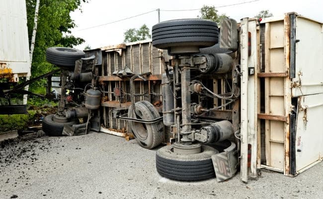 आंध्र प्रदेश के चित्तूर में थाने के बाहर ट्रक ने भीड़ को कुचला, 20 लोगों की मौत