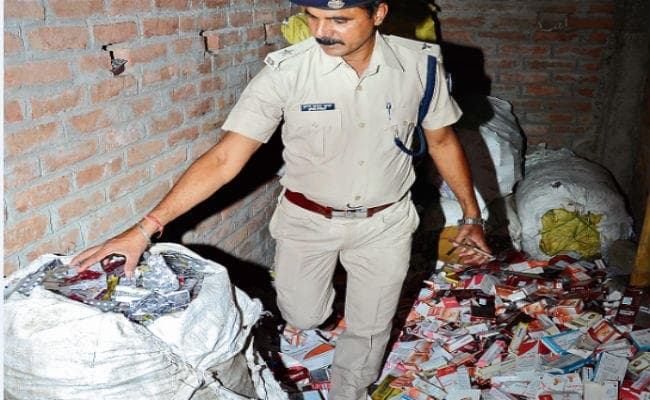 पटना में छापेमारी : कबाड़ी की दुकान और किराये के मकान में नकली दवा की फैक्टरी