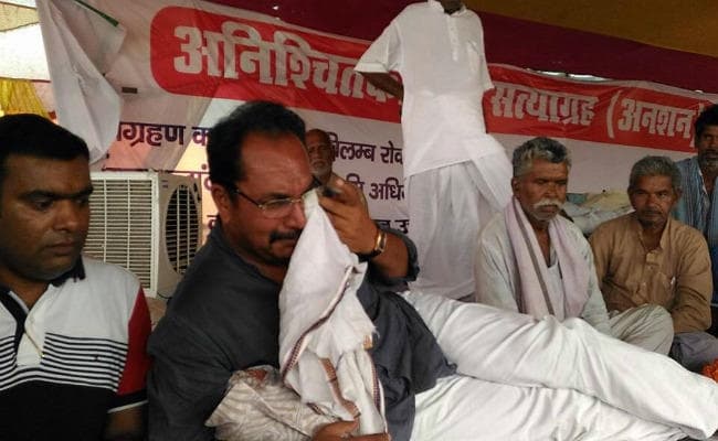 ...जब अफसरों के सामने फफक कर रो पड़े प्रदीप यादव, बोले - मेरी अर्थी तिरंगे में लिपटी यहां से निकलेगी