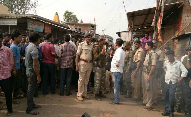 गिरिडीह : मवेशी का कटा सर की अफवाह के बाद आक्रोशित हुए लोग, फायरिंग