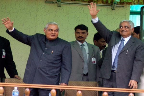 अटल की कश्मीर नीति पर अमल करेंगे मोदी-महबूबा, घाटी में खत्म होगी हिंसा