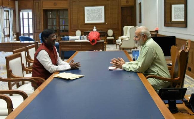 पीएम नरेंद्र मोदी से मिले पूर्व मुख्यमंत्री अर्जुन मुंडा