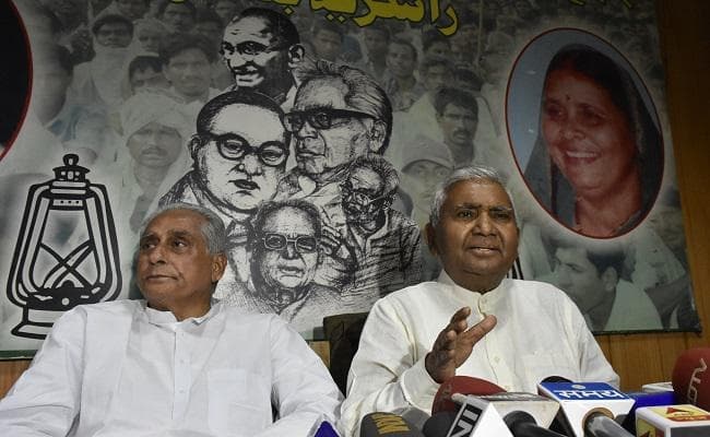 मिट्टी और माॅल मामला : RJD ने सुशील मोदी को घेरा, कहा- मंत्री रहते बिना टेंडर खर्च किये थे 175 करोड़