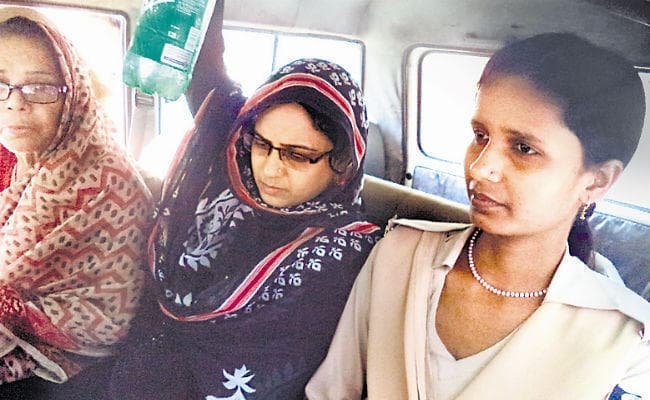 निगरानी ने मुख्य पार्षद सहित तीन को दबोचा