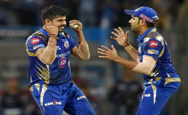 टीम को हारता देख अंपायर से ही उलझ गये रोहित शर्मा, मैच फीस का भरना पड़ेगा 50 % जुर्माना