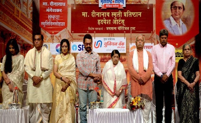 आमिर खान को संघ प्रमुख ने दीनानाथ मंगेशकर पुरस्कार से नवाजा, वैजयंतीमाला आैर क्रिकेटर कपिल देव भी हुए सम्मानित