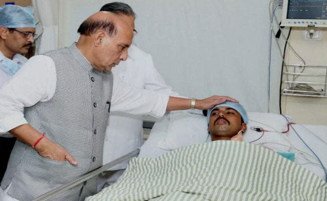 वामपंथी उग्रवाद के खिलाफ रणनीति की समीक्षा करेंगे : राजनाथ