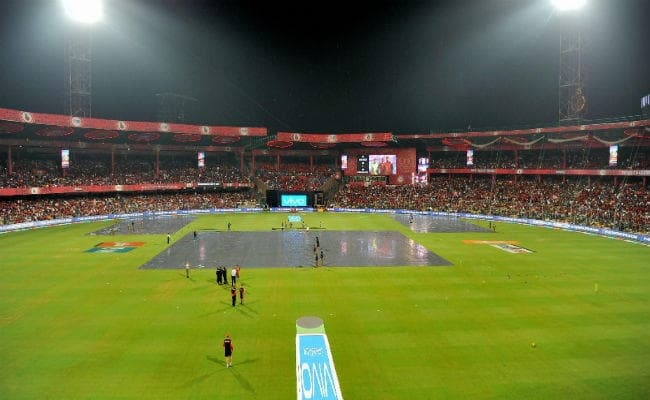 बारिश के कारण बेंगलुरुर और हैदराबाद के बीच मैच रद्द, एक एक अंक मिले