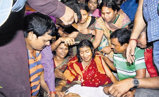 सुकमा में नक्सली हमला : शहीद जवानों को सीएम ने पांच-पांच लाख का मुआवजा देने का किया एलान सुकमा में नक्सली हमला : शहीद जवानों को सीएम ने पांच-पांच लाख का मुआवजा देने का किया एलान