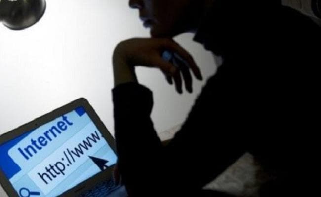 जम्मू-कश्मीर सरकार ने एक महीने के लिए इंटरनेट सेवाएं निलंबित करने का आदेश दिया