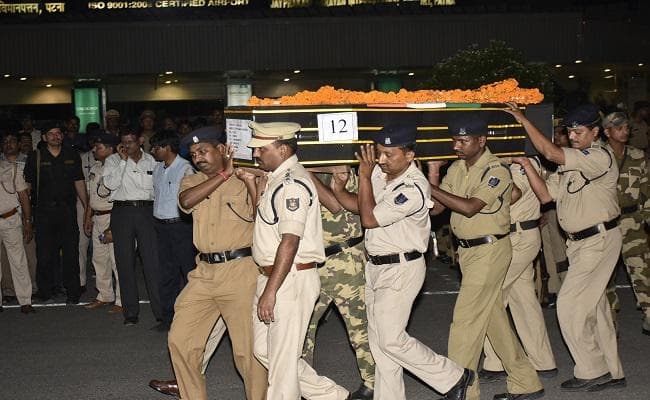 #BIHAR : CM नीतीश की सुरक्षा को लेकर शहीदों के शव काफिले को रोके जाने से विवाद गहराया