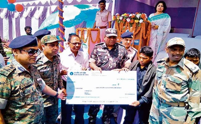 उग्रवादी मुख्यधारा में लौटें या गोली खायें : डीआइजी